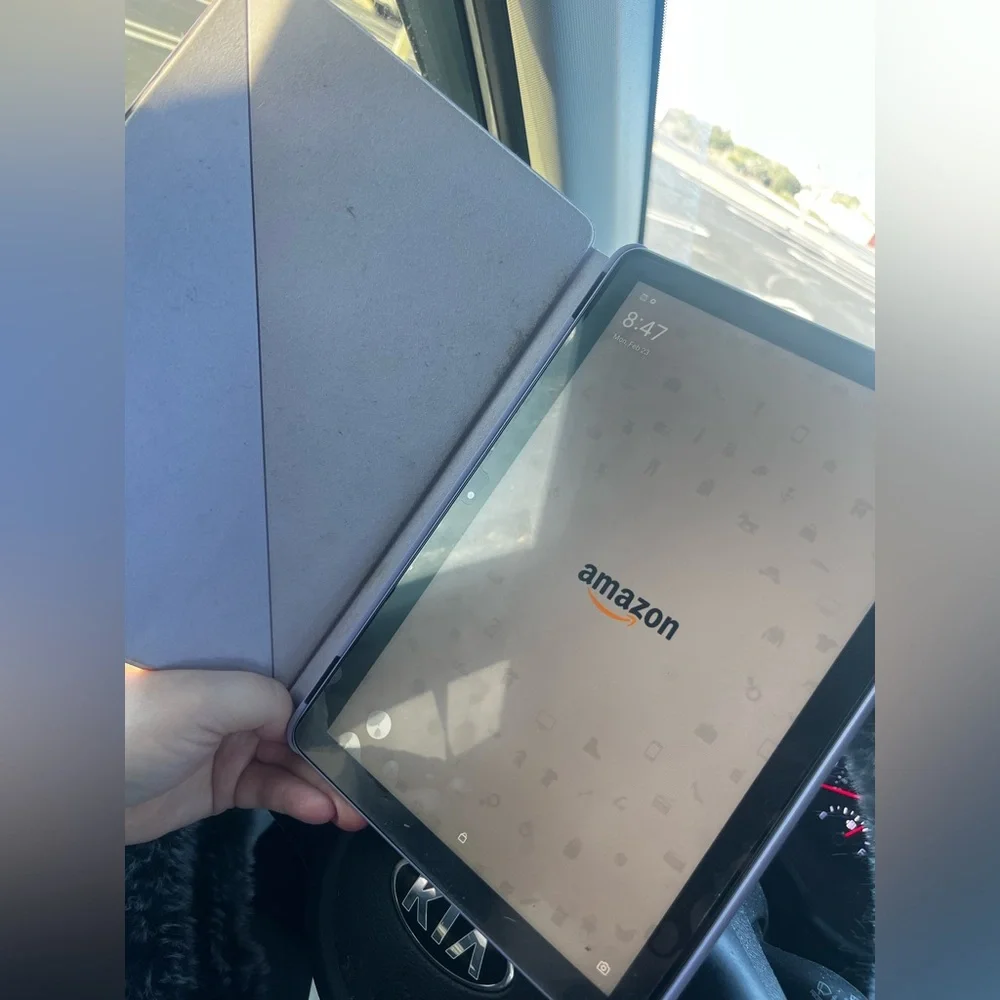 Amazon Tablet - Lilac Color - Picture 2 of 3